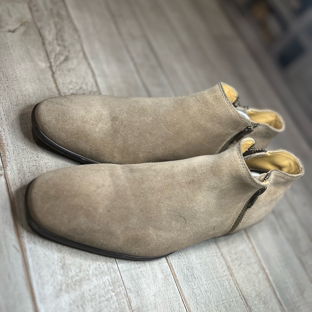 Shoes - Picture 4 of 9